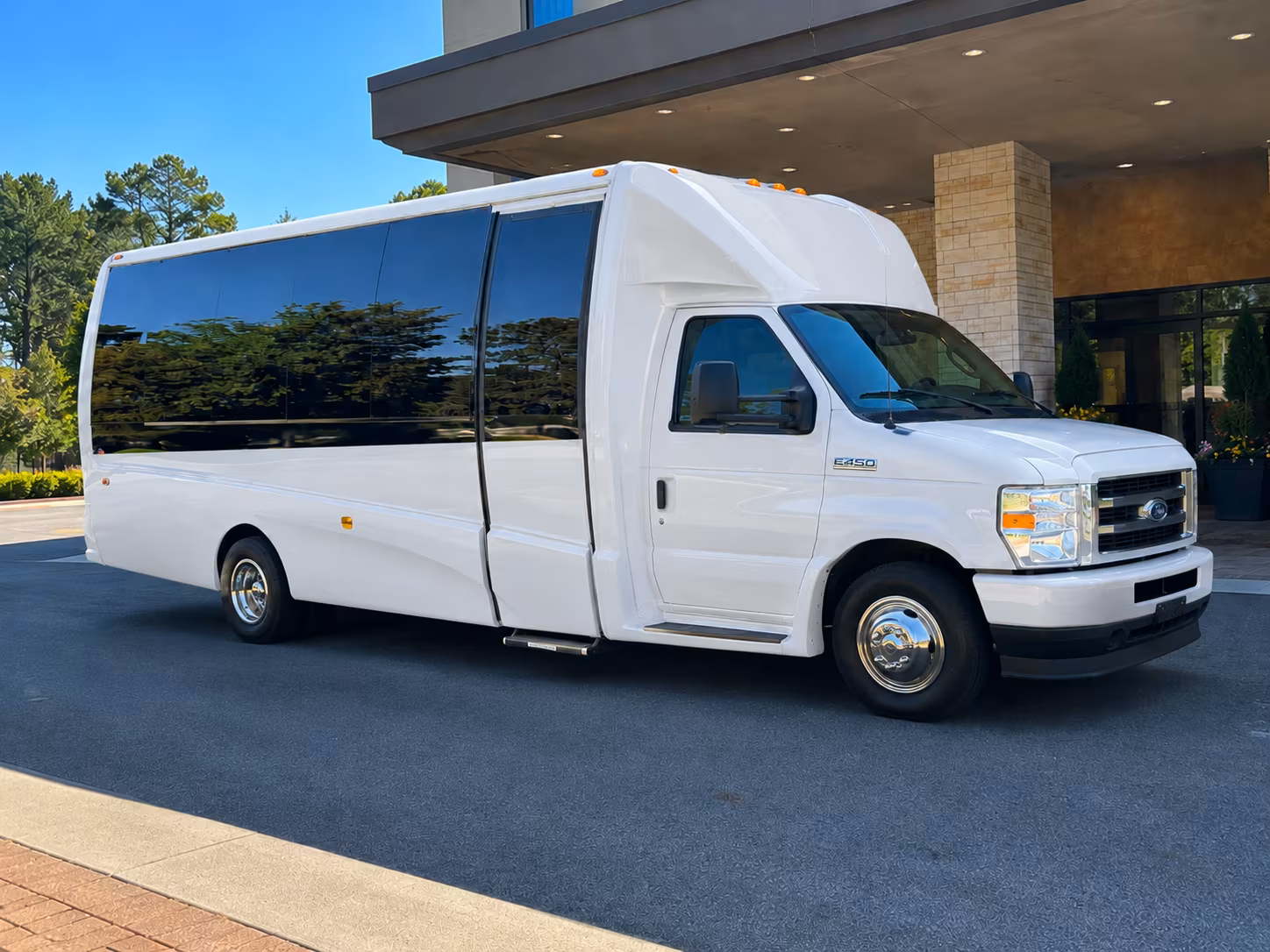 minibus rentals for folsom zoo and nature field trips